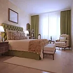 Hotel Olive Aero Suites